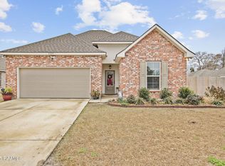 229 Wild Cherry Ln, Lafayette, LA 70508