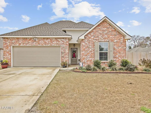 229 Wild Cherry Ln, Lafayette, LA 70508