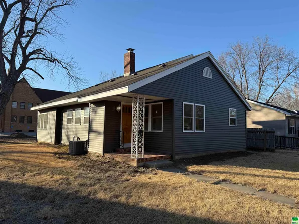 1106 12th St, Onawa, IA 51040