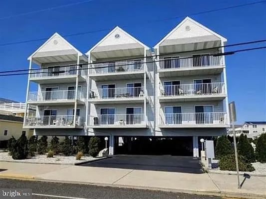 2 bed, 2.0 bath, 1242 sqft, $1,800 — Photo 1