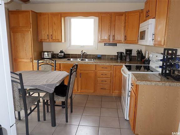 2nd image of 15 H Ave