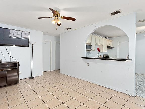 3rd image of 415 N 11th St