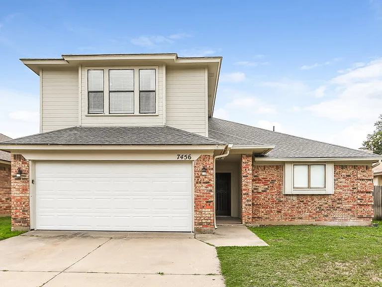 7456 Cross Ridge Cir — Photo 1