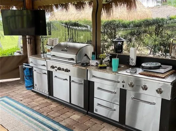 319 NW CHIPSHOT Lane, Port St Lucie, FL 34986