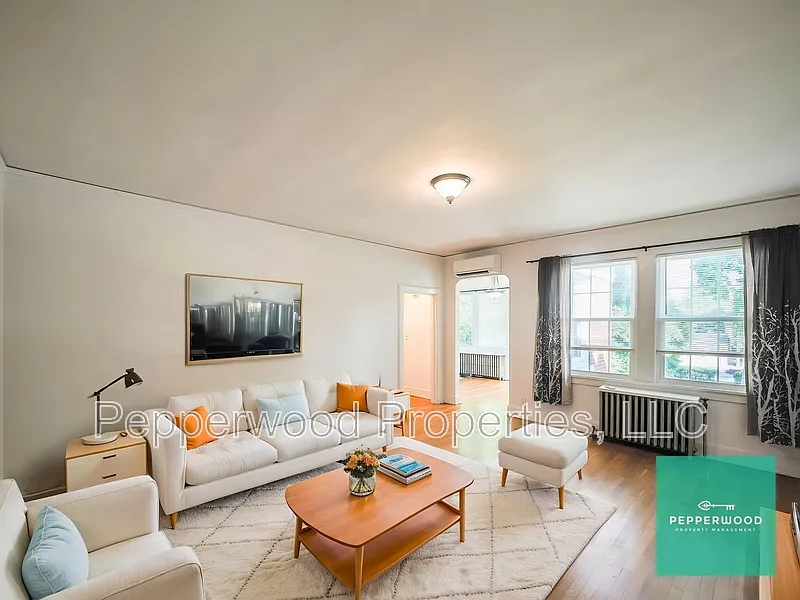 1 bed, 1.0 bath, 1034 sqft, $1,095 — Photo 2