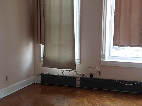 3rd image of 678 Rockaway Pkwy APT 2R