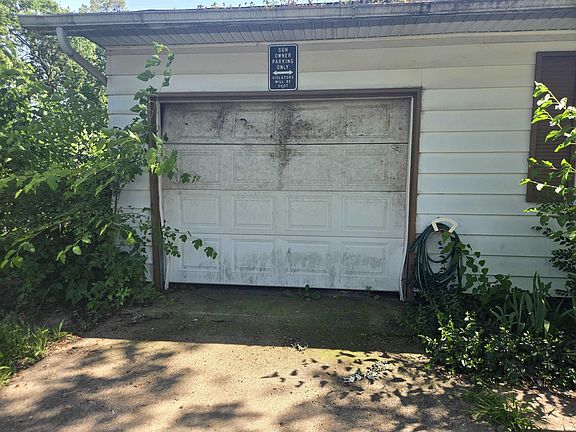 2nd image of 801 E 6th St