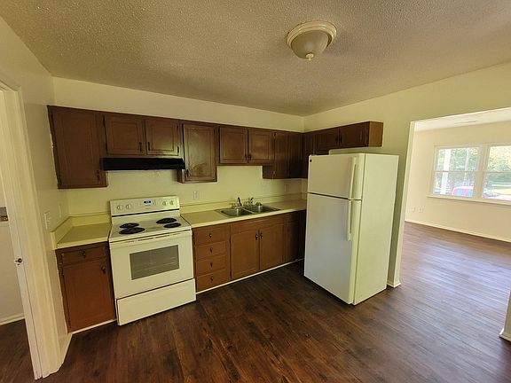 3rd image of 3007 Boyle Ave