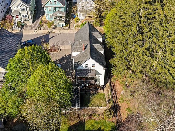 5th image of 83 Tower St