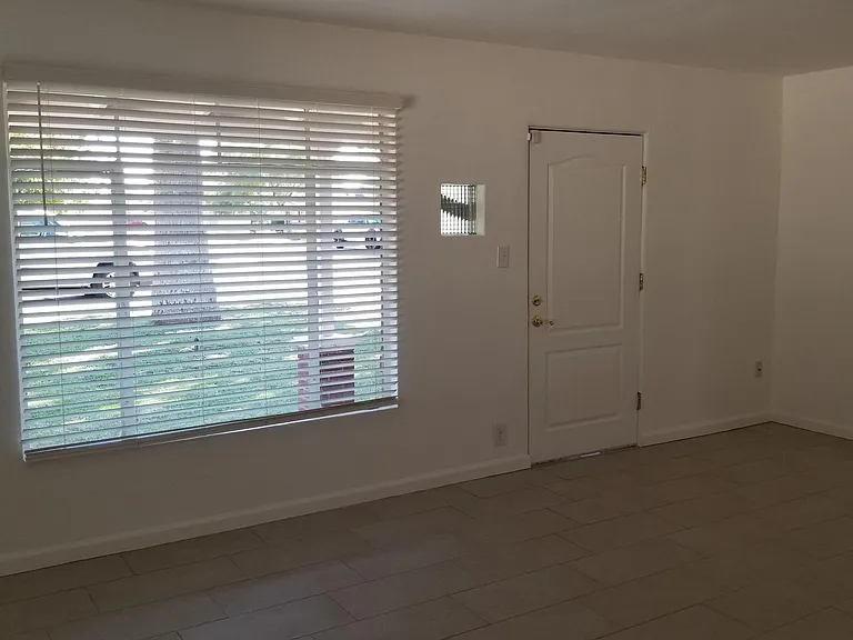 2132 E Mulberry Dr — Photo 7