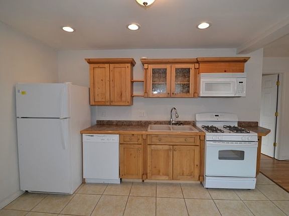 2nd image of 2458 N Clybourn Ave APT 01R