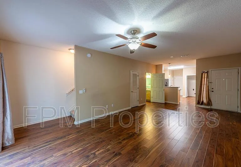 807 Scrub Jay Dr — Photo 8