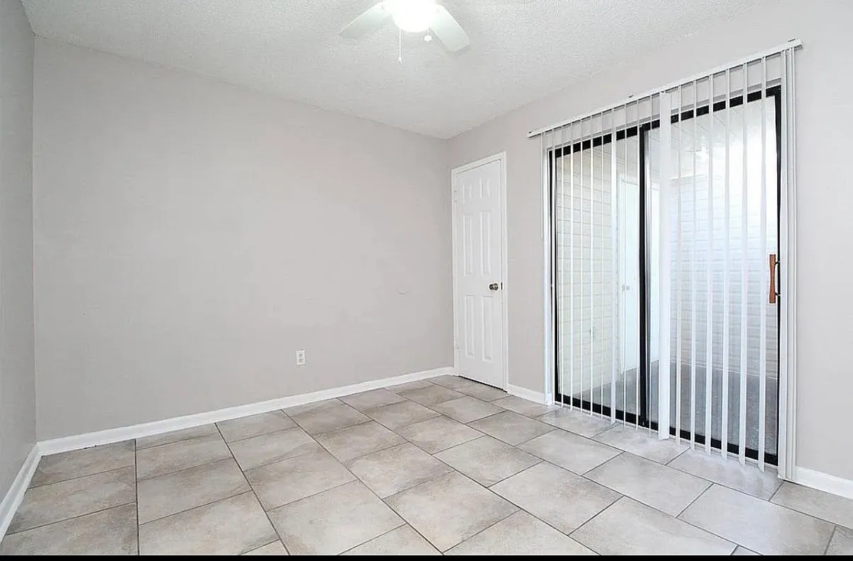 2 bed, 900 sqft, $1,350 — Photo 2