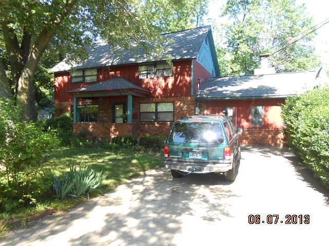 2nd image of 238 SE B St