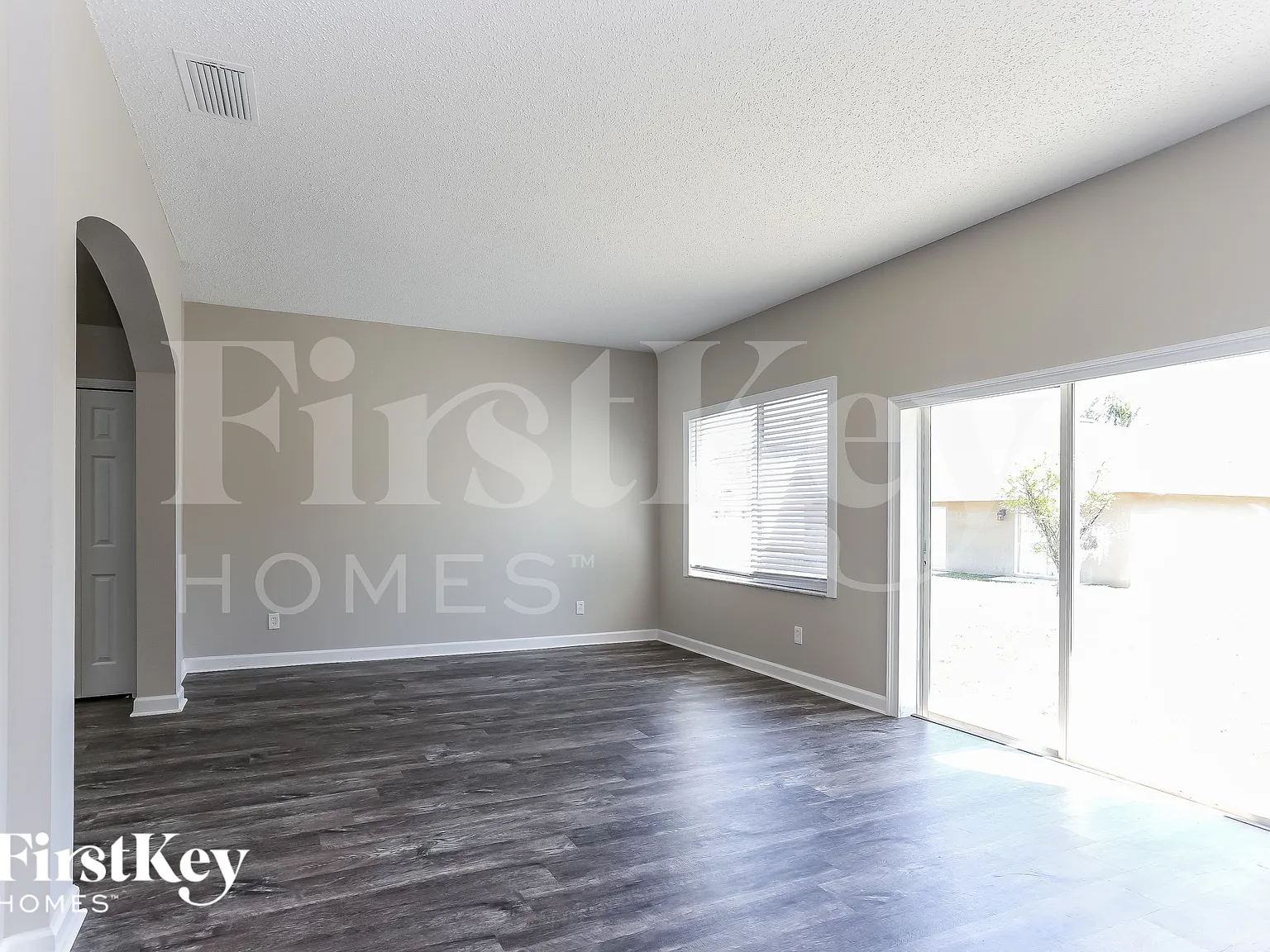4 bed, 3.0 bath, 2413 sqft, $2,665 — Photo 3