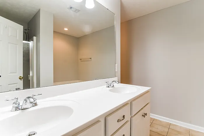 231 Thornfield Dr — Photo 7