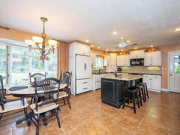 4th image of 1212 Southridge Dr
