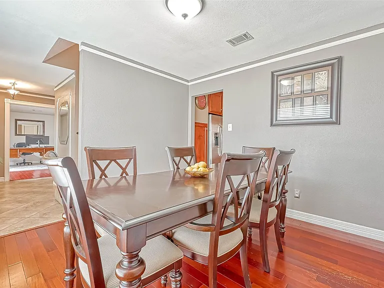711 Lodgehill Ln — Photo 11