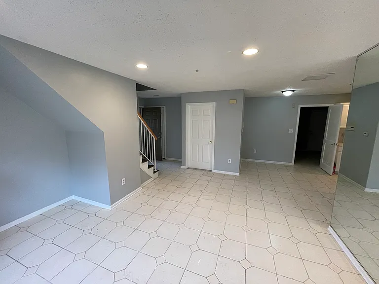 6 Prestwick Way — Photo 2