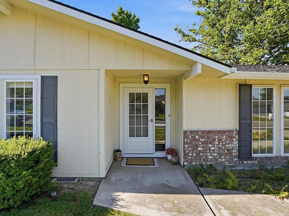 1st image of 1237 E Cerramar Ct