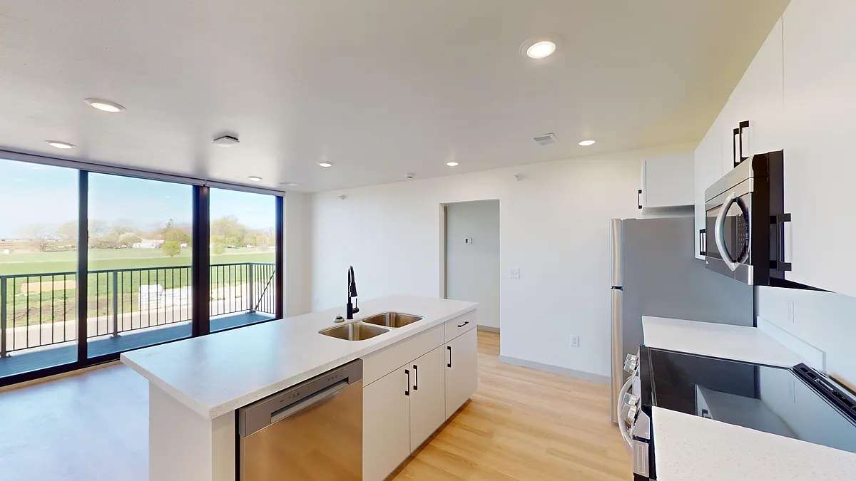 Building Photo - 6004 S Coneflower Ave #201
