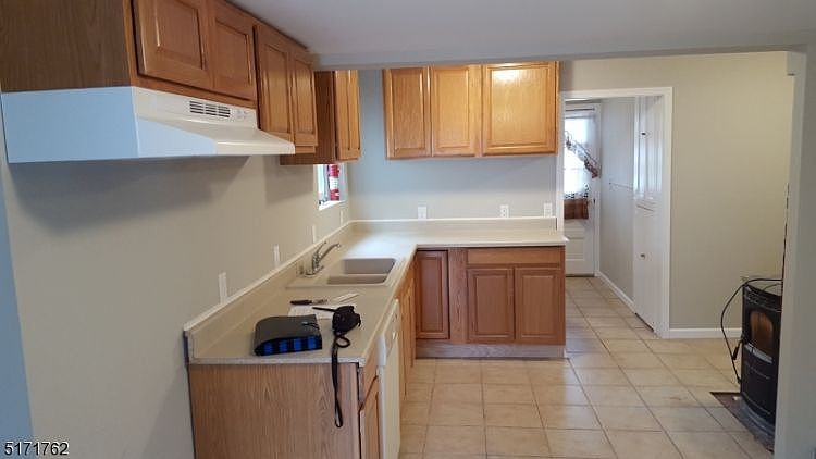 1st image of 528 N Main St