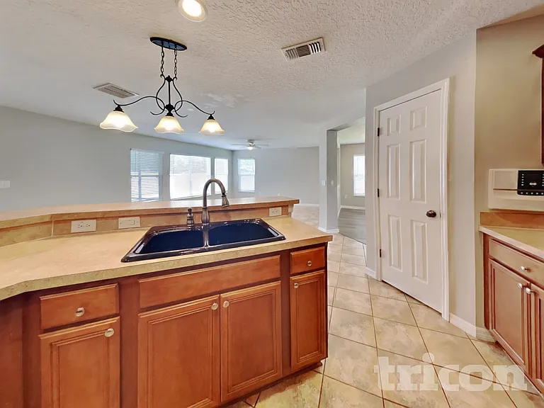 4667 Caverns Dr — Photo 4