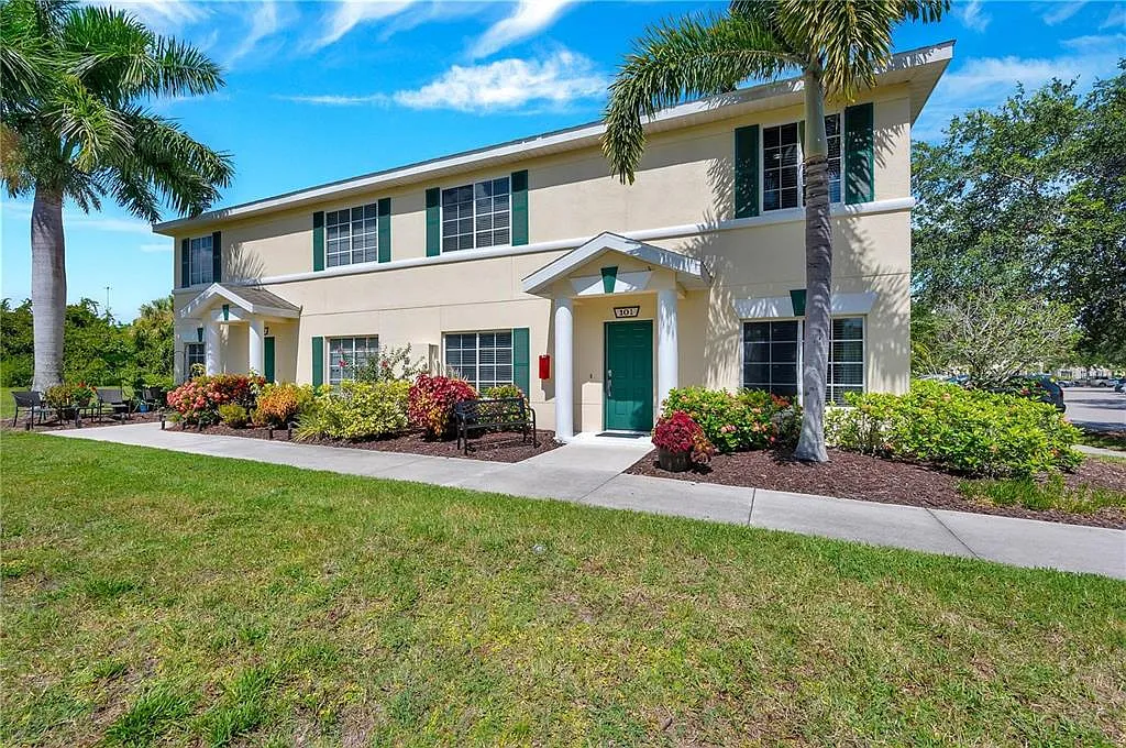 3 bed, 2.5 bath, 1400 sqft, $2,100 — Photo 1