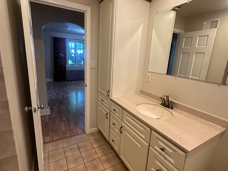 528 E Cherry St — Photo 16