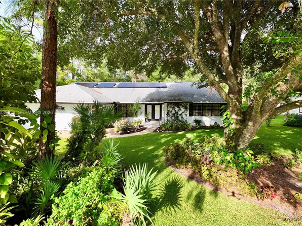 172 Wild Pine Rd, Wellington, FL 33414