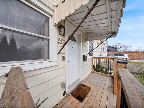 5th image of 435 Waverly St