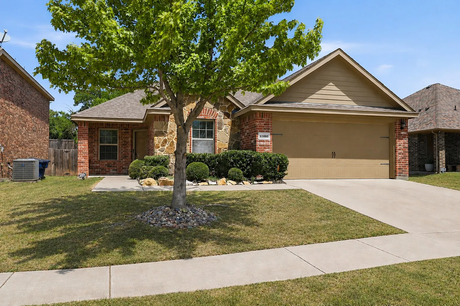4 bed, 1894 sqft, $2,200 — Photo 1