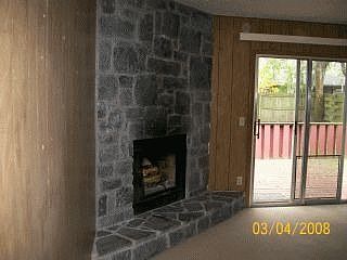 3rd image of 1040 Willow Cove Ct E