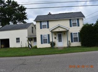 729 Sycamore St, Belpre, OH 45714