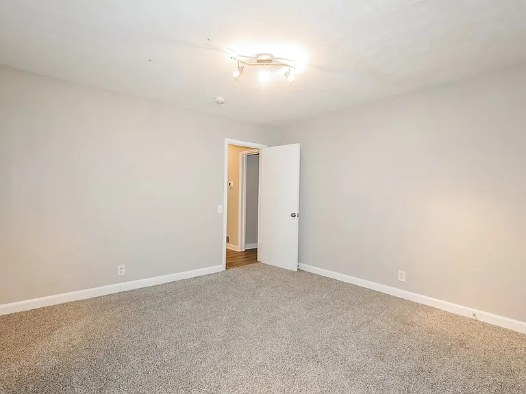 627 Grayson Pkwy — Photo 4