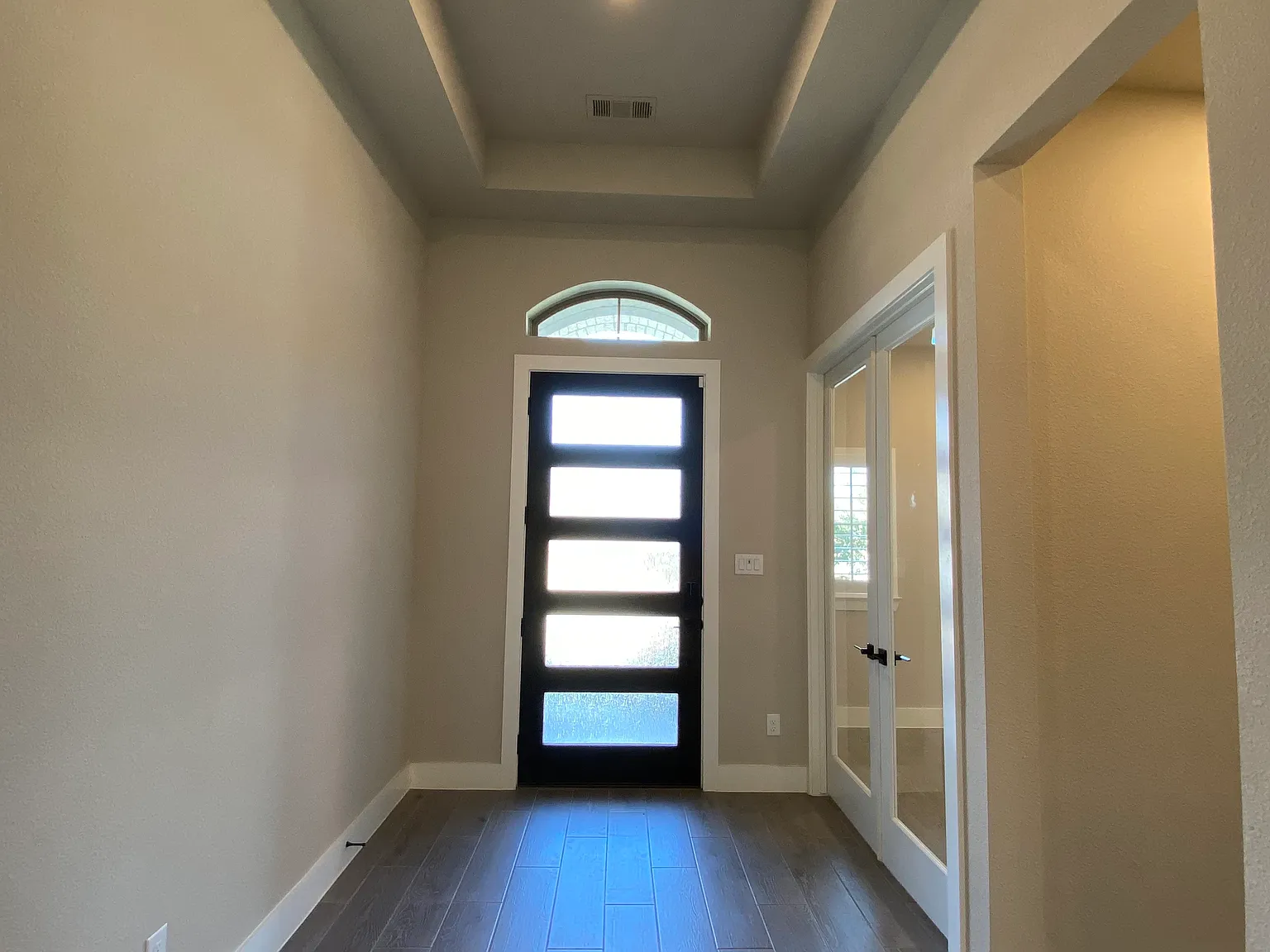 4 bed, 3.5 bath, 3118 sqft, $3,700 — Photo 2