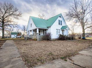 515 E Kansas Ave, Blue Mound, KS 66010