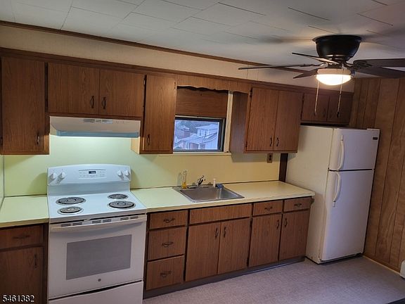 4th image of 56 Maple Ave