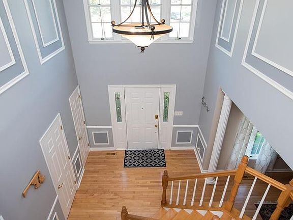 3rd image of 723 Athlone Dr