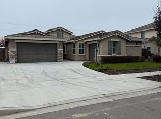 1082 W Quail Rock Way, Hanford, CA 93230