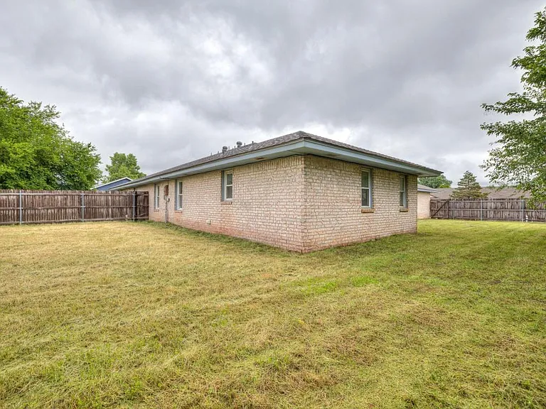 523 N Robin Way — Photo 41