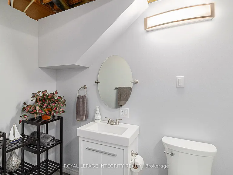 564 Renaissance Dr — Photo 4