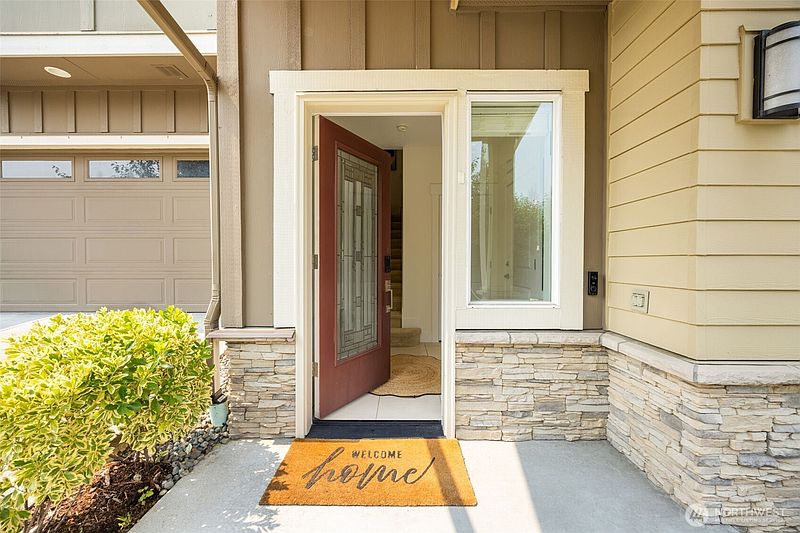 2nd image of 900 228th Avenue NE #14B