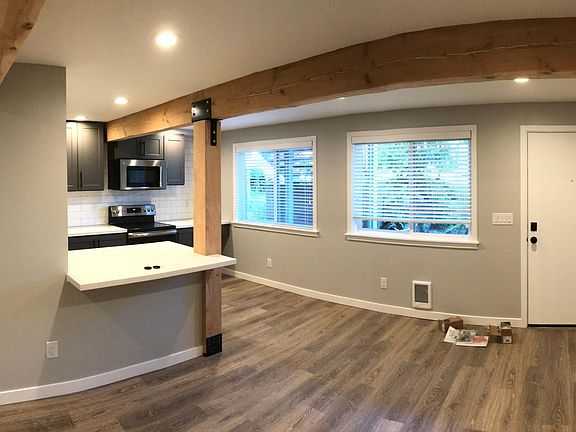 4th image of 4050 W Lake Sammamish Pkwy NE Unit 107