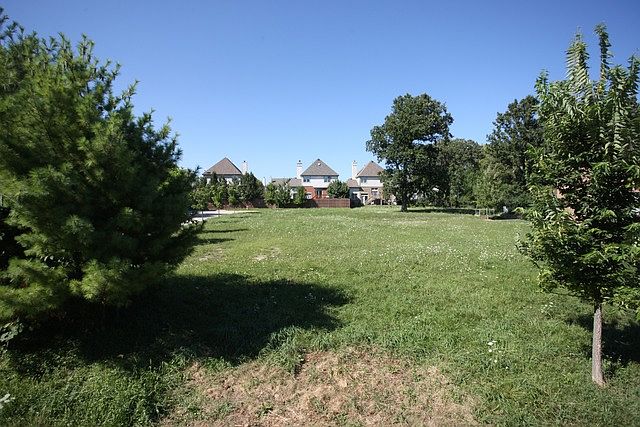 2nd image of 5331 N Lowell Ave