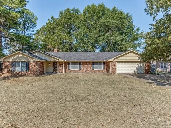 1105 Oakwood Cir, Henryetta, OK 74437