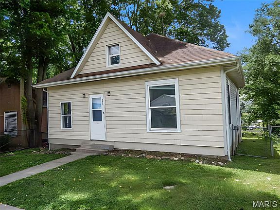 2nd image of 412 1st St