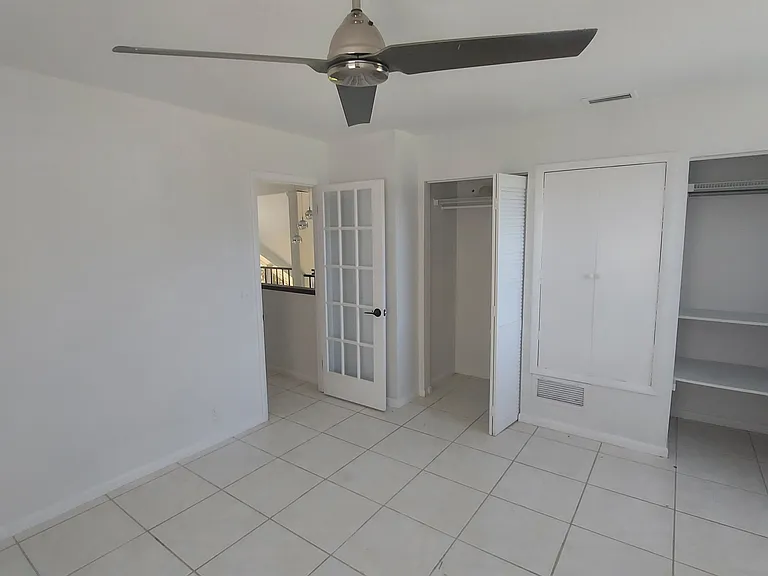 2449 E Lake Dr — Photo 4
