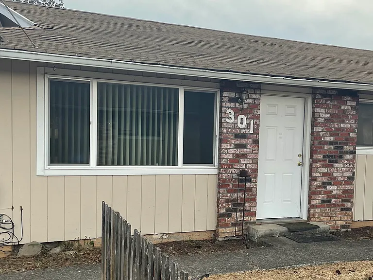 301 NW Cary St #301 — Photo 1