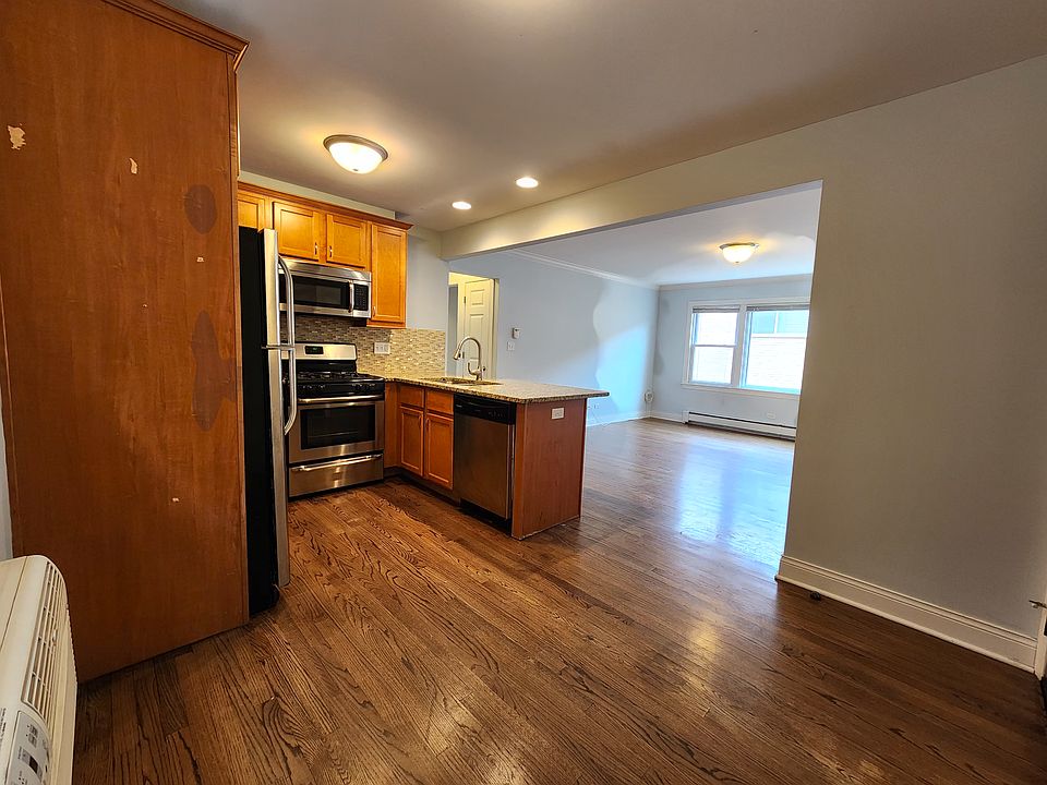 1st image of 420 Marengo Ave APT 2R